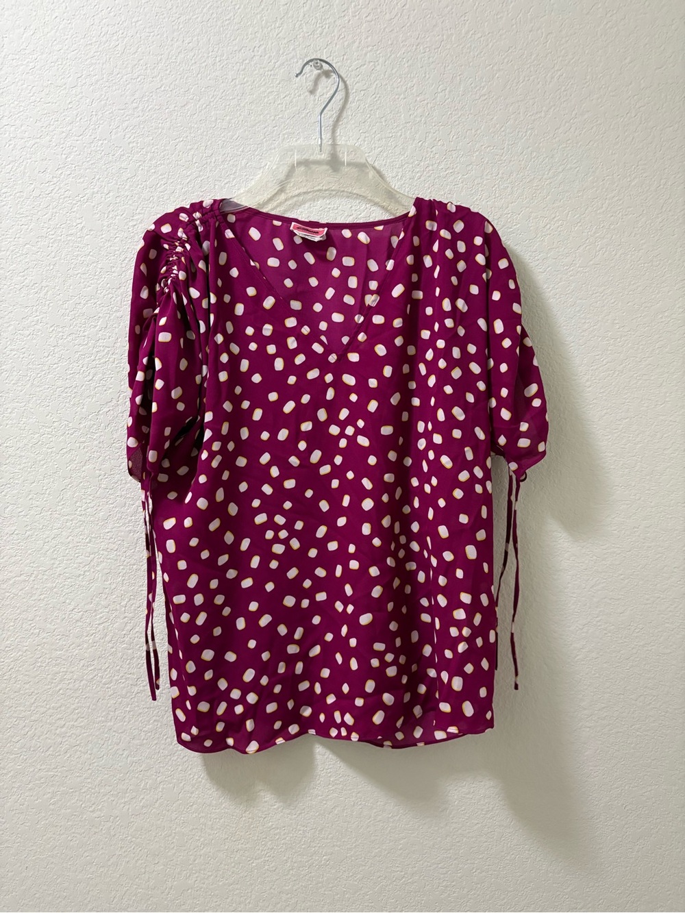 Kate Spade New York mallow dot ruched sleeve top. Size small. New without tags.